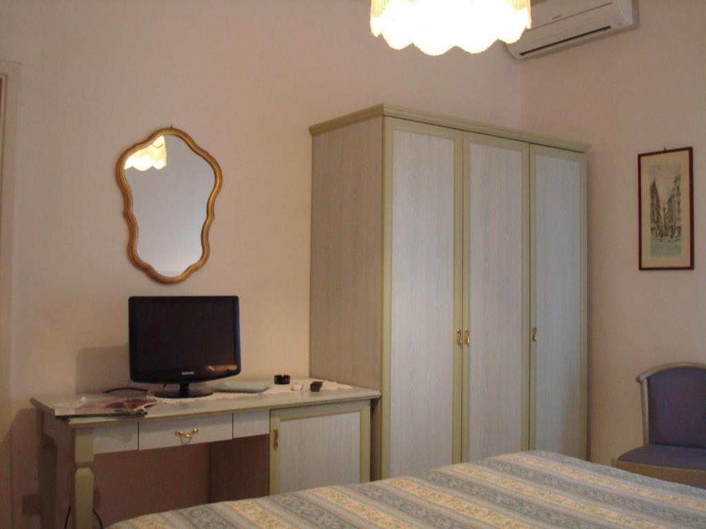 Hotel Villa Rona Forte dei Marmi Bilik gambar